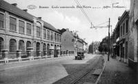 postkaart van Boussu Ecole Communale. Rue Neuve