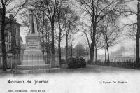 carte postale ancienne de Tournai Le square Du Mortier