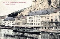 carte postale ancienne de Dinant Arrivée du Bateau à Vapeur Namur-Touriste