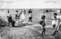 carte postale ancienne de Heyst Les jeux à la plage