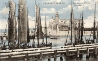 carte postale ancienne de Blankenberge Barques de pêche et Phare