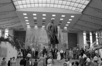 Expo58  Het sovjet paviljoen met het beeld van Lenin
