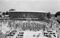 Expo58  Zicht op het natiënplein en het paviljoen van de Verenigde Staten