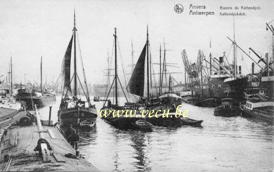 ancienne carte postale de Anvers Bassin du Kattendijck