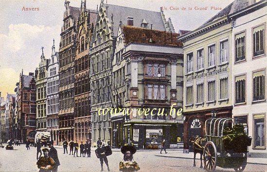 ancienne carte postale de Anvers Un Coin de la Grand'Place