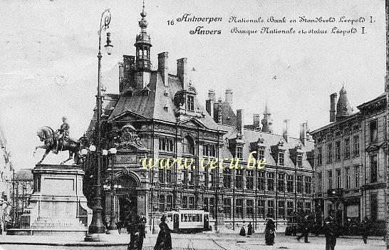 ancienne carte postale de Anvers Banque Nationale et statue Léopold Ier