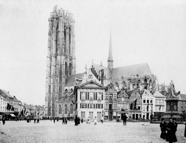 postkaart van Mechelen Sint-Romboutskathedraal en de Grote Markt