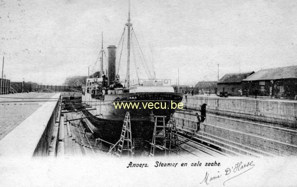 ancienne carte postale de Anvers Steamer en cale sèche