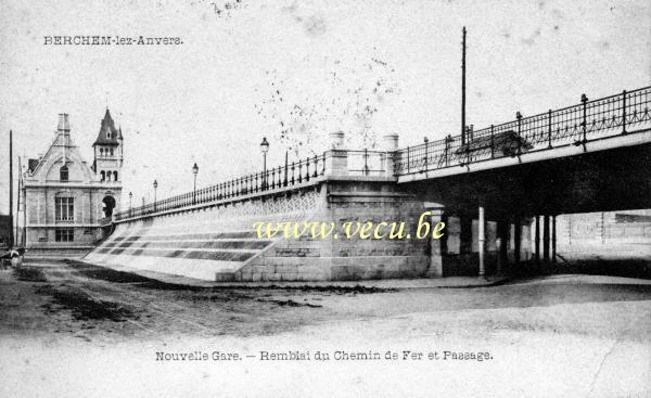 ancienne carte postale de Berchem Remblai du chemin de fer et passage