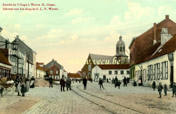 postkaart van Onze-Lieve-Vrouw-Waver Inkoom van het dorp te O. L. V.  Waver