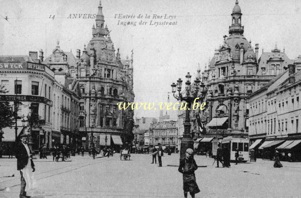 ancienne carte postale de Anvers L'entrée de la rue Leys