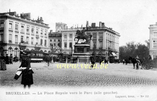 ancienne carte postale de Bruxelles La Place Royale vers le parc (aile gauche)