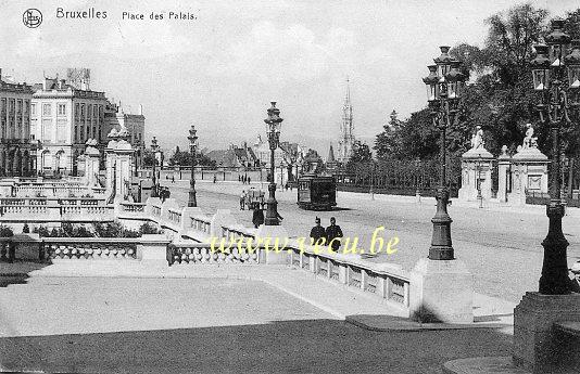 ancienne carte postale de Bruxelles Place des Palais