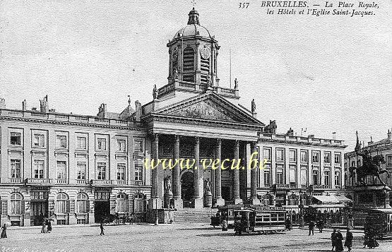 ancienne carte postale de Bruxelles La Place Royale - Les Hôtels et l'église St-Jacques