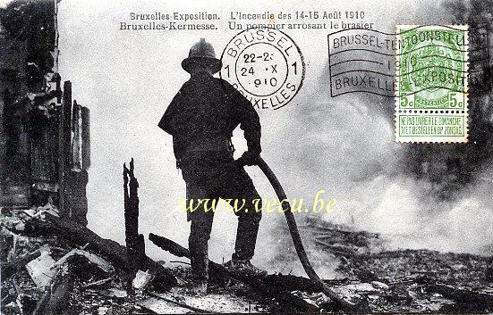 ancienne carte postale de Bruxelles Exposition 1910 - Un pompier lors de l'incendie des 14-15 août
