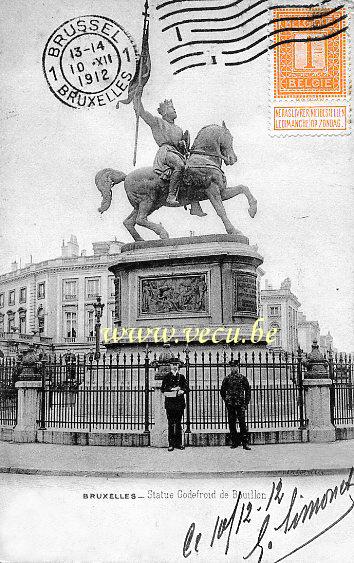 ancienne carte postale de Bruxelles Statue Godefroid de Bouillon