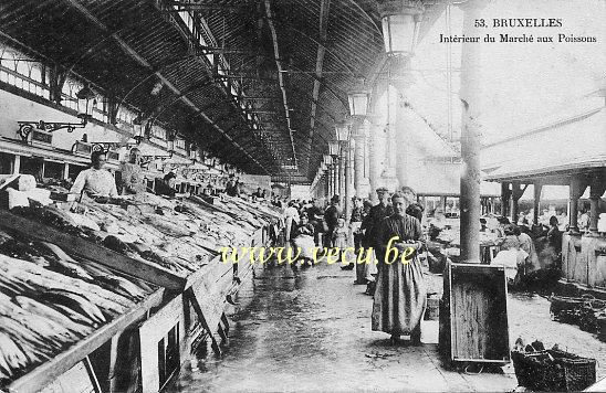 ancienne carte postale de Bruxelles Intérieur du Marché aux Poissons