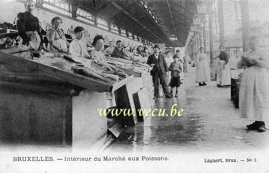 ancienne carte postale de Bruxelles Intérieur du Marché aux Poissons