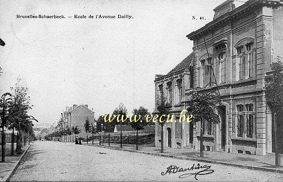 ancienne carte postale de Schaerbeek Ecole de l'Avenue Dailly