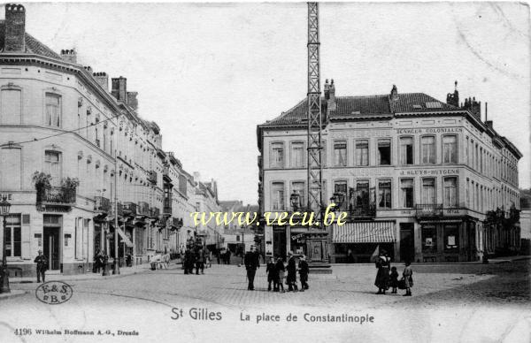 ancienne carte postale de Saint-Gilles La place de Constantinople (actuellement place des héros)