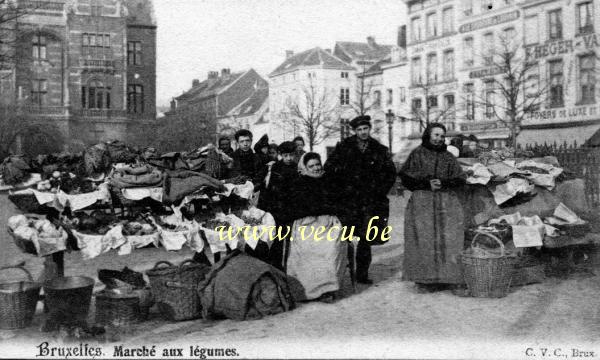 ancienne carte postale de Bruxelles Marché aux légumes - Place Anneessens