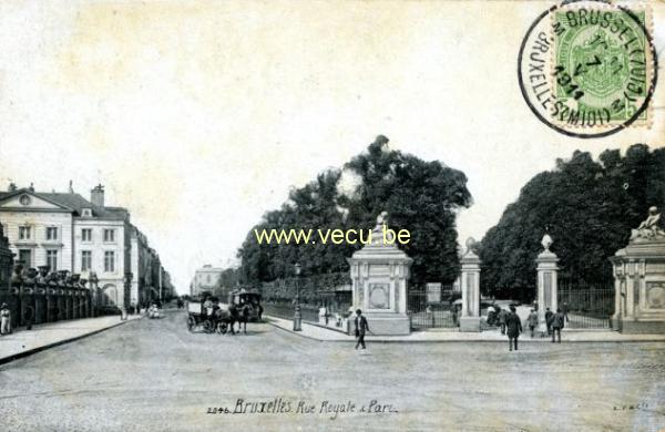 ancienne carte postale de Bruxelles Rue Royale et le parc
