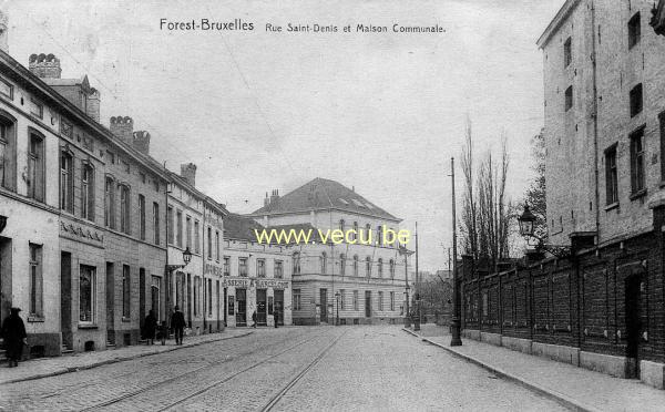 ancienne carte postale de Forest Rue Saint-Denis et Maison Communale