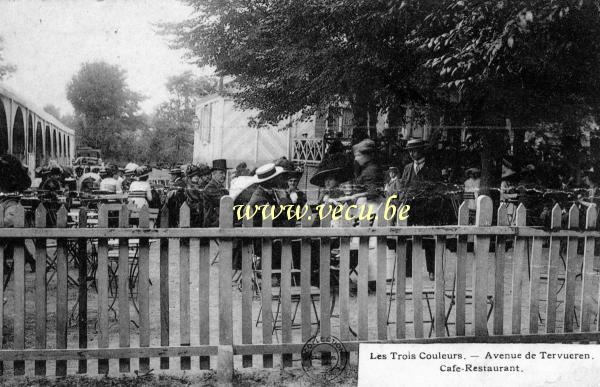 ancienne carte postale de Woluwe-St-Pierre Les Trois Couleurs - Avenue de Tervueren. Café - Restaurant