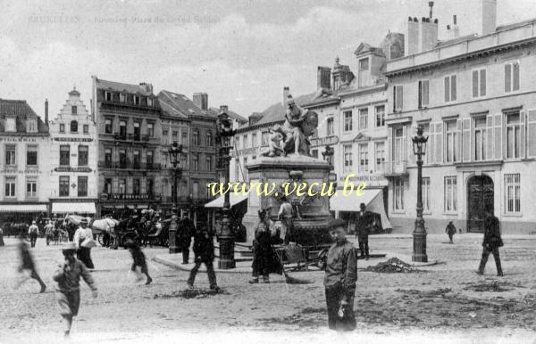 ancienne carte postale de Bruxelles Fontaine place du Grand Sablon