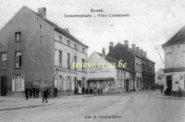 ancienne carte postale de Evere Place Communale