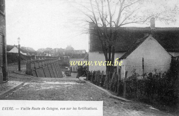ancienne carte postale de Evere Vieille route de Cologne vue sur les fortifications.