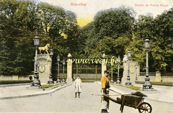 ancienne carte postale de Bruxelles Entrée du palais royal (place du trône)