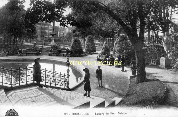 ancienne carte postale de Bruxelles Square du petit sablon
