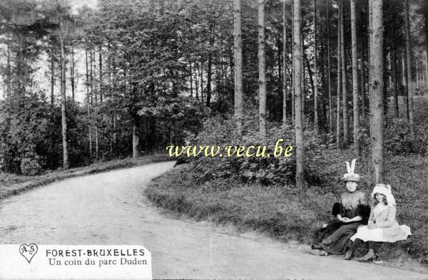 ancienne carte postale de Forest Un coin du parc Duden