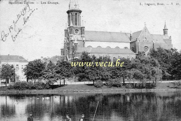 ancienne carte postale de Ixelles Les Etangs (devant l'église Ste Croix)