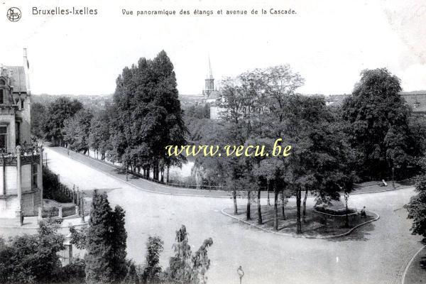 ancienne carte postale de Ixelles Vue panoramique des étangs et avenue de la Cascade