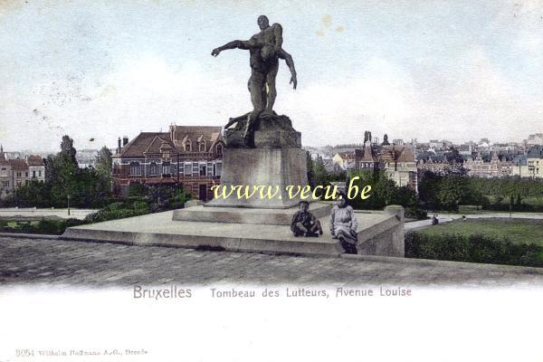 ancienne carte postale de Bruxelles Tombeau des Lutteurs, avenue Louise