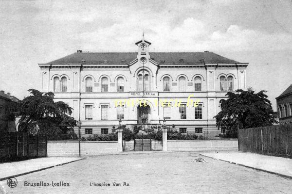 ancienne carte postale de Ixelles L'Hospice Van Aa