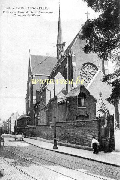 ancienne carte postale de Ixelles Eglise des Pères du Saint Sacrement - Chaussée de Wavre