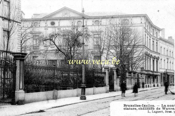 ancienne carte postale de Ixelles La nonciature, chaussée de Wavre