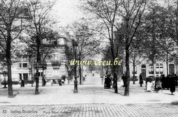 ancienne carte postale de Ixelles Place Albert Leemans