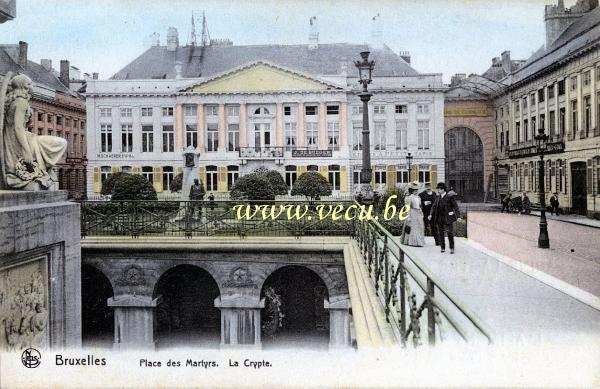 ancienne carte postale de Bruxelles Place des Martyrs - La Crypte