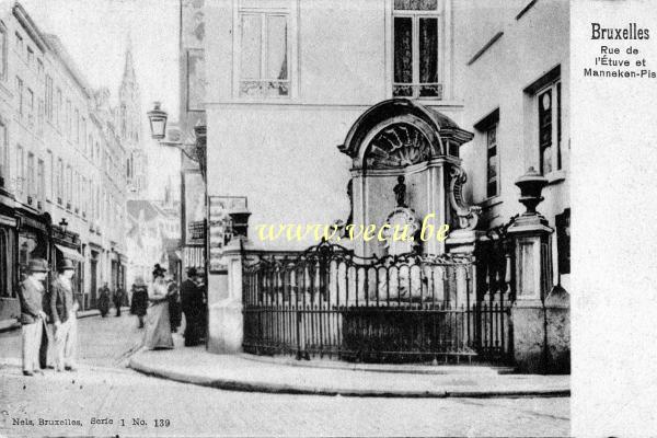 ancienne carte postale de Bruxelles Rue de l'étuve et Manneken-Pis