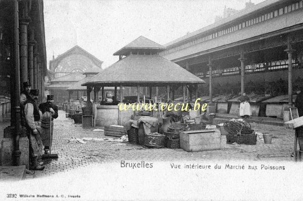 ancienne carte postale de Bruxelles Vue intérieure du Marché aux Poissons