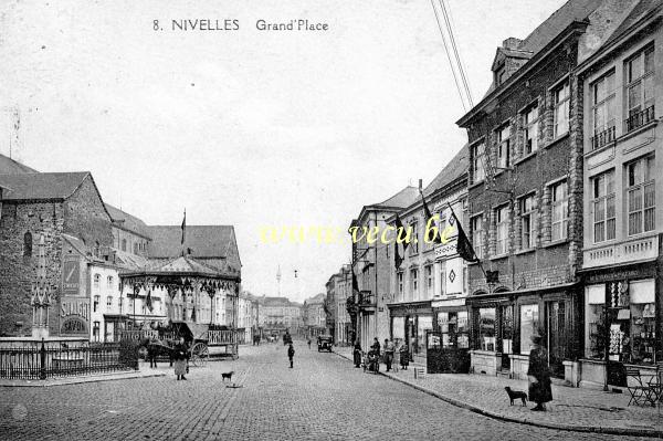 ancienne carte postale de Nivelles Grand Place
