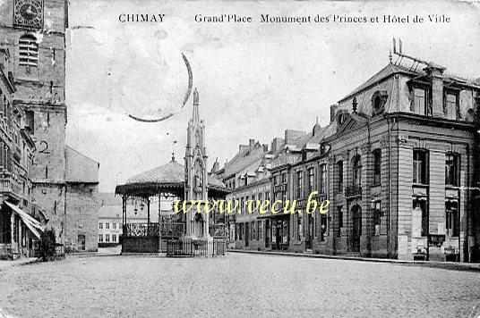 ancienne carte postale de Chimay Grand'Place - Monument des Princes et Hôtel de Ville