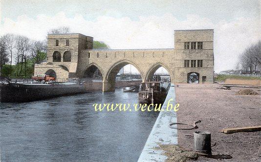 ancienne carte postale de Tournai Le Pont des trous