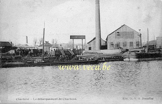 ancienne carte postale de Charleroi Le débarquement de Charbons