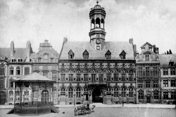 ancienne carte postale de Mons Hôtel de ville