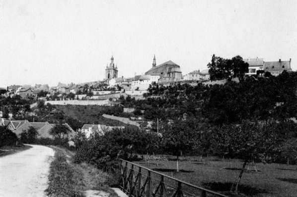 ancienne carte postale de Thuin Jardins suspendus